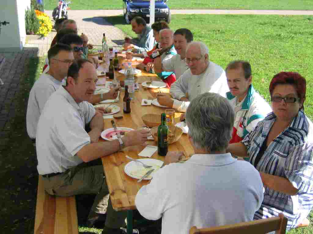 zufriedene Gesichter (der Festwirt drfte verantwortlich sein)